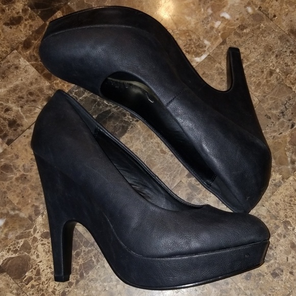 Charlotte Russe Black Platform Heels - Picture 2 of 4